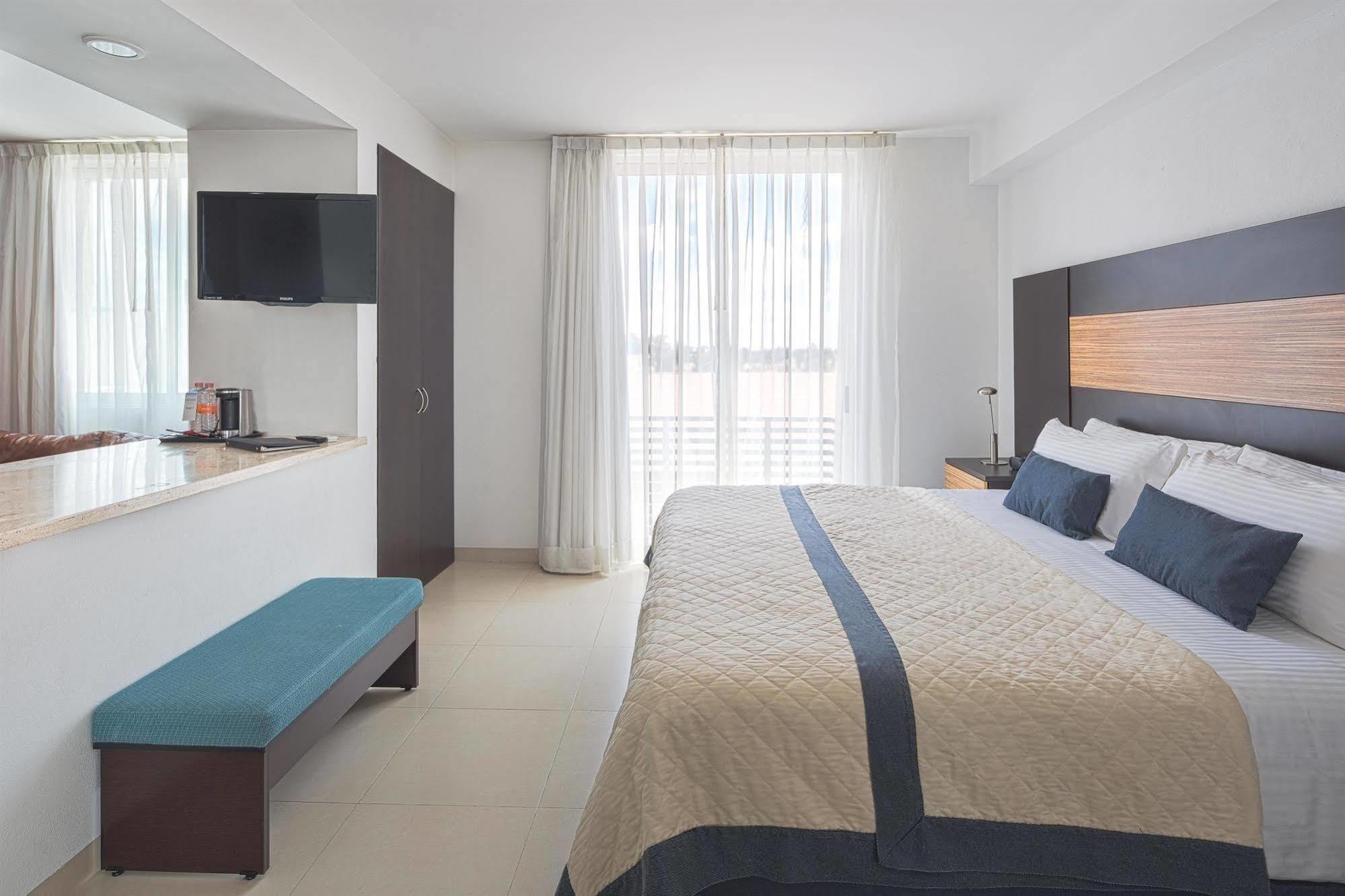 Wyndham Garden Silao Bajio Aeropuerto Otel Dış mekan fotoğraf